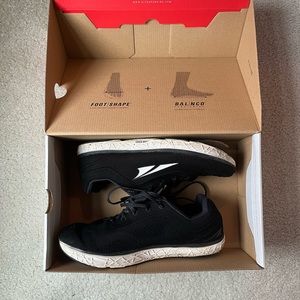 Altra escalante running shoes